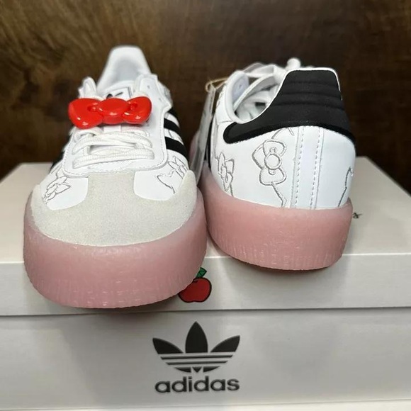 adidas Sambae x Hello Kitty 50th Year Anniversary - Picture 5 of 8
